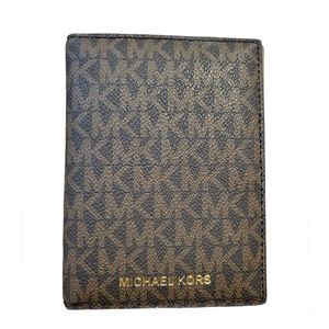 NWOT Michael Kors Passport Wallet